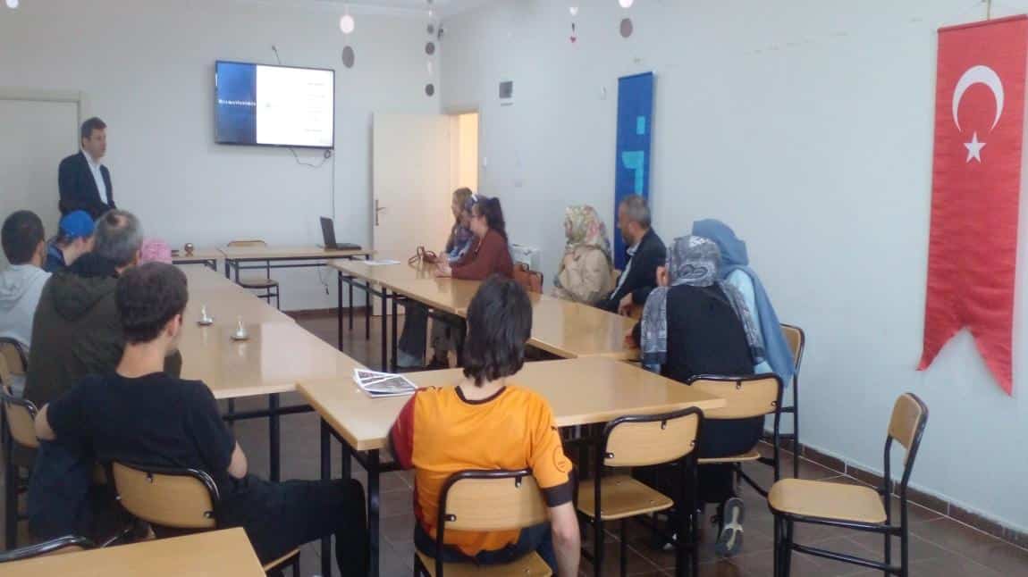 İşkur, Öğrenci ve Velilerimize Seminer verdi.